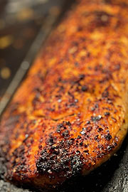 Flammlachs vom Buchenbrett (©Foto: Martin Schmitz)